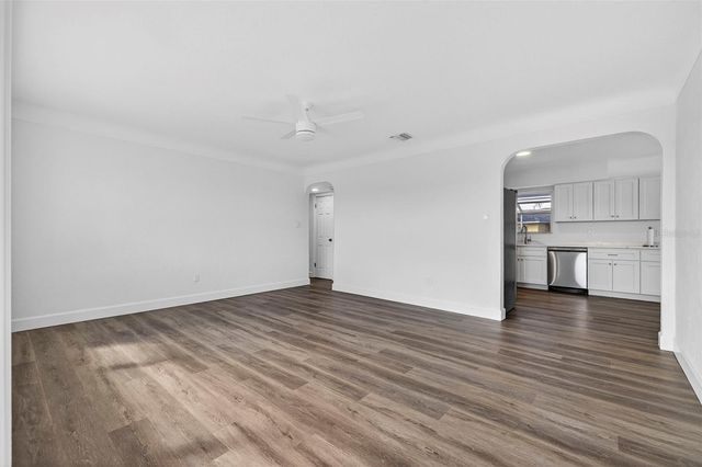 211 89TH AVENUE N, St Petersburg, FL 33702