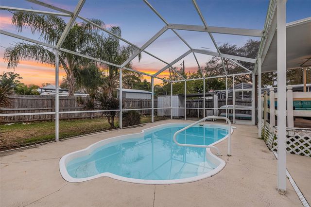 211 89TH AVENUE N, St Petersburg, FL 33702