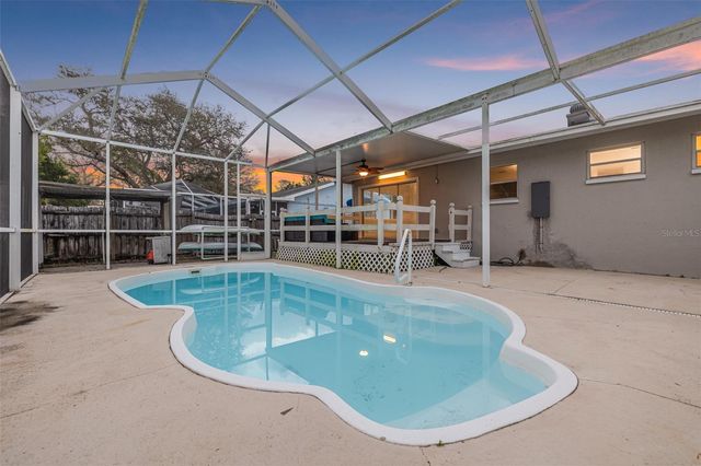 211 89TH AVENUE N, St Petersburg, FL 33702