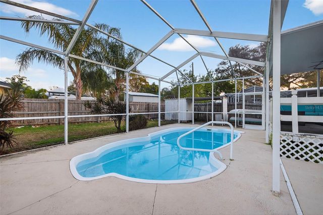 211 89TH AVENUE N, St Petersburg, FL 33702