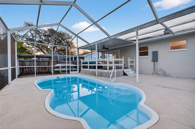 211 89TH AVENUE N, St Petersburg, FL 33702