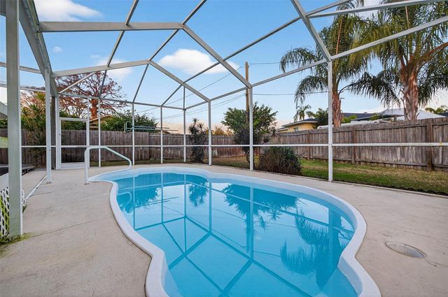 211 89TH AVENUE N, St Petersburg, FL 33702