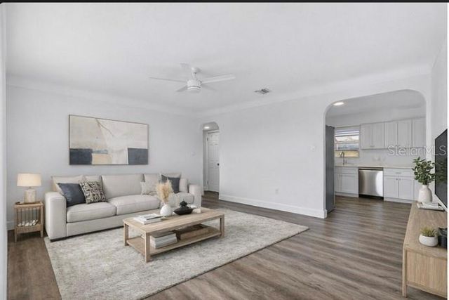 211 89TH AVENUE N, St Petersburg, FL 33702