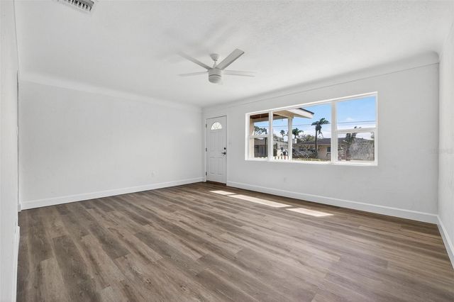 211 89TH AVENUE N, St Petersburg, FL 33702