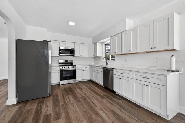 211 89TH AVENUE N, St Petersburg, FL 33702