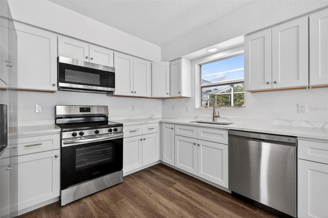 211 89TH AVENUE N, St Petersburg, FL 33702