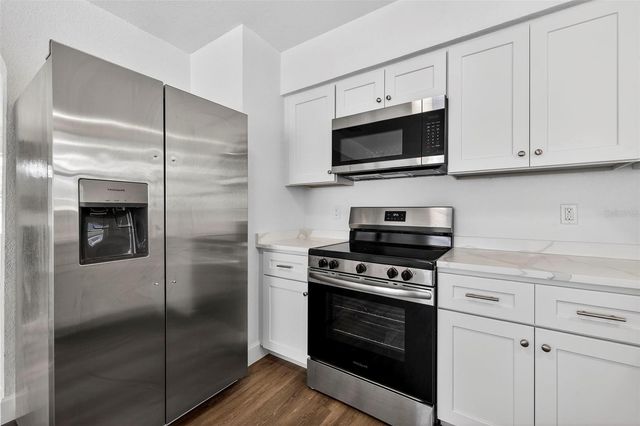 211 89TH AVENUE N, St Petersburg, FL 33702