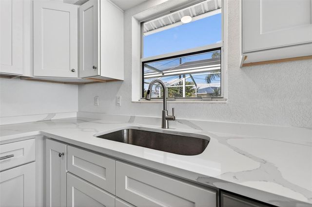 211 89TH AVENUE N, St Petersburg, FL 33702