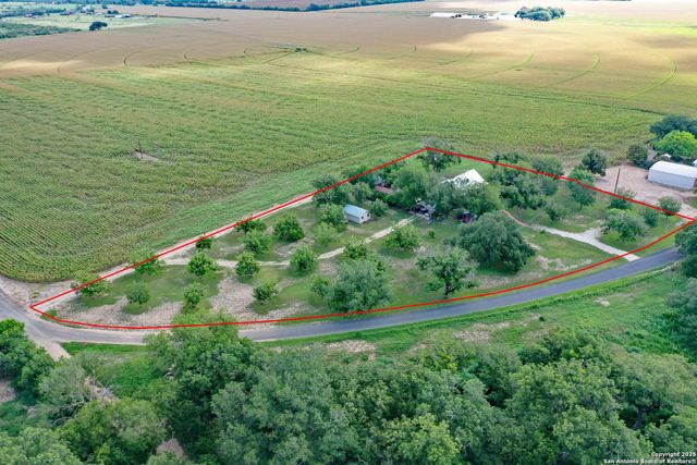 141 County Road 454, Hondo, TX 78861