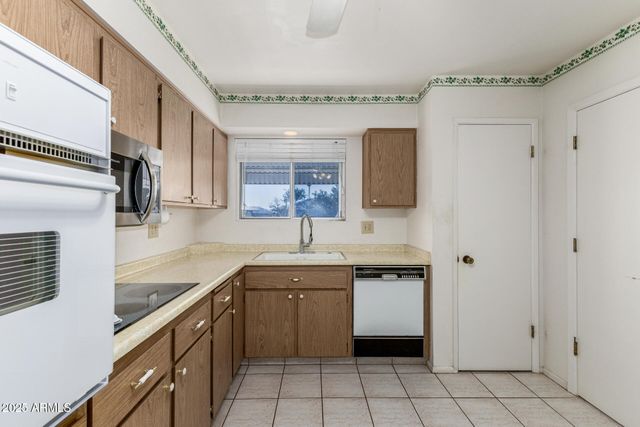 10403 W FLORIADE Drive, Sun City, AZ 85351