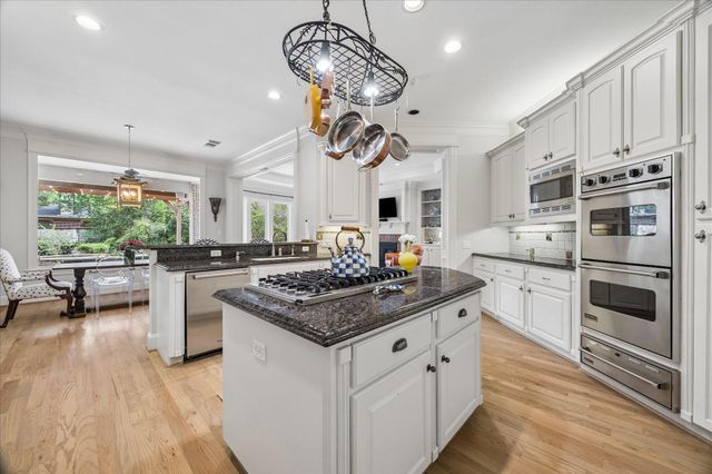 11421 Whippoorwill Road, Houston, TX 77024