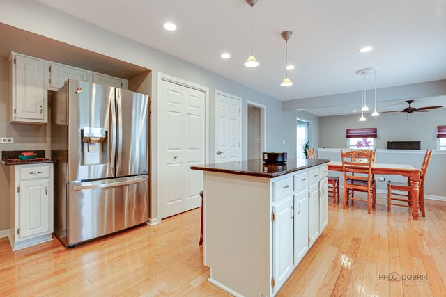 1515 Forever Avenue, Libertyville, IL 60048