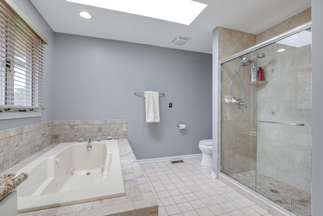 1515 Forever Avenue, Libertyville, IL 60048