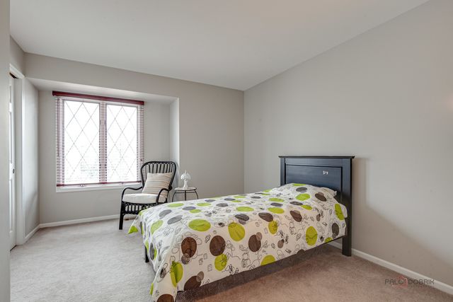 1515 Forever Avenue, Libertyville, IL 60048