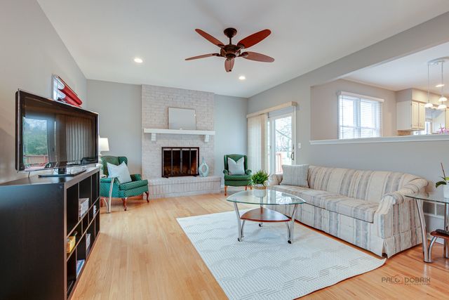 1515 Forever Avenue, Libertyville, IL 60048