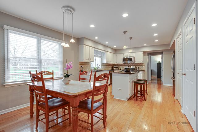 1515 Forever Avenue, Libertyville, IL 60048