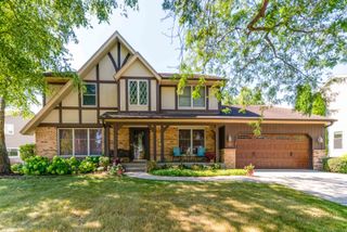 1515 Forever Avenue, Libertyville, IL 60048