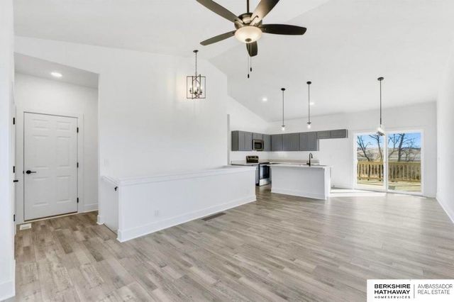 9612 N 167th Avenue, Bennington, NE 68007