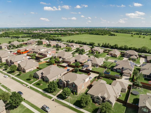824 Regal Bluff Lane, Desoto, TX 75115