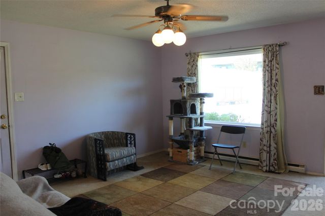 5445 Glenview Drive, Hickory, NC 28602