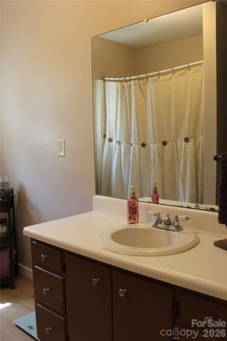 5445 Glenview Drive, Hickory, NC 28602