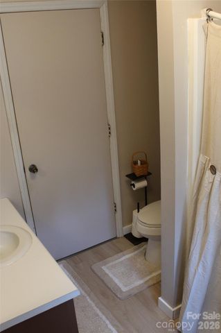 5445 Glenview Drive, Hickory, NC 28602