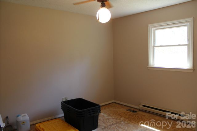 5445 Glenview Drive, Hickory, NC 28602