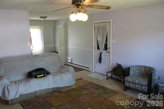 5445 Glenview Drive, Hickory, NC 28602