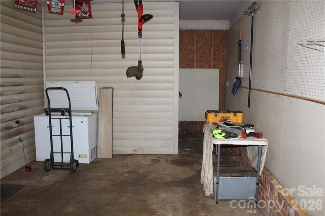 5445 Glenview Drive, Hickory, NC 28602