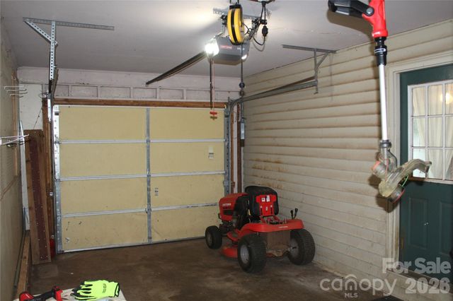 5445 Glenview Drive, Hickory, NC 28602