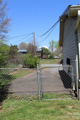 5445 Glenview Drive, Hickory, NC 28602