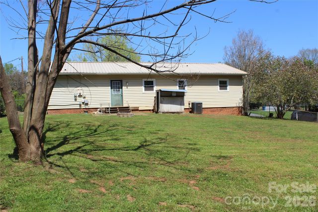 5445 Glenview Drive, Hickory, NC 28602