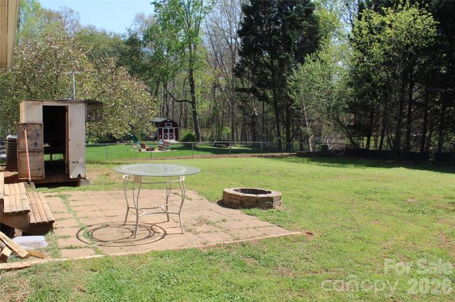 5445 Glenview Drive, Hickory, NC 28602