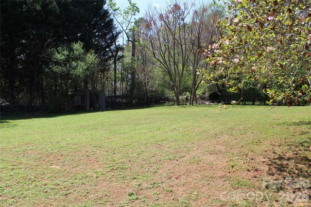 5445 Glenview Drive, Hickory, NC 28602