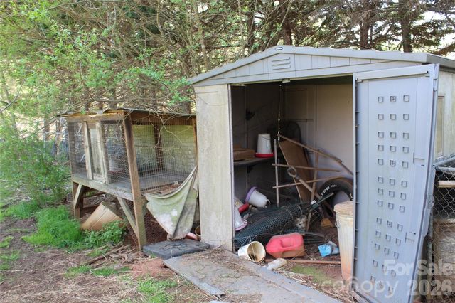 5445 Glenview Drive, Hickory, NC 28602