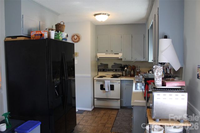 5445 Glenview Drive, Hickory, NC 28602