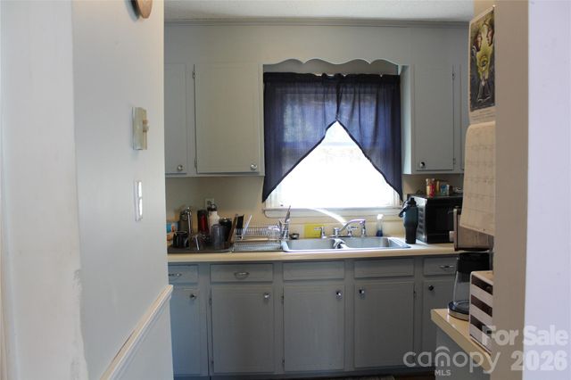 5445 Glenview Drive, Hickory, NC 28602