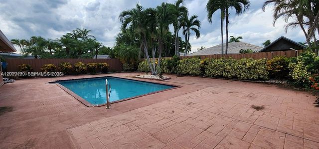 14817 SW 180th St, Miami, FL 33187