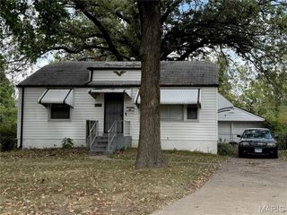 8235 Davenport Drive, Berkeley, MO 63134