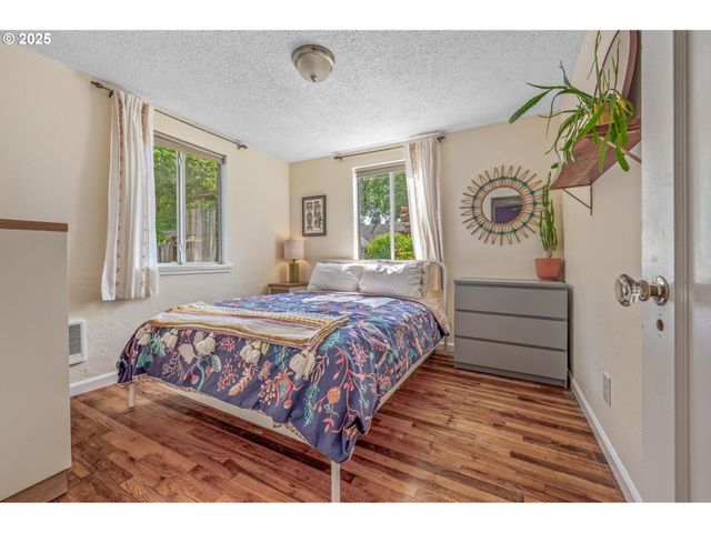 9506 Ne GERTZ Cir, Portland, OR 97211