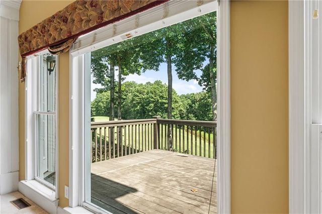 421 Clubview Drive, Woodstock, GA 30189