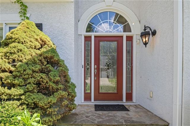 421 Clubview Drive, Woodstock, GA 30189