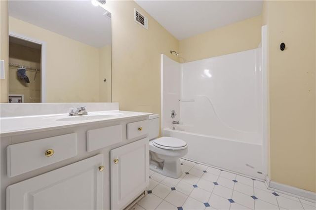 421 Clubview Drive, Woodstock, GA 30189