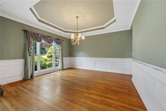 421 Clubview Drive, Woodstock, GA 30189