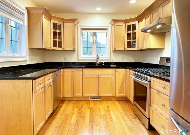 8 Woodside Avenue, Seymour, CT 06483