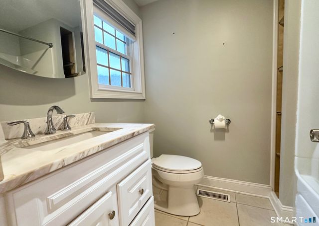 8 Woodside Avenue, Seymour, CT 06483