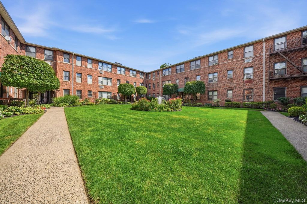 320 Atlantic Avenue C1, East Rockaway, NY 11518 — photo 2