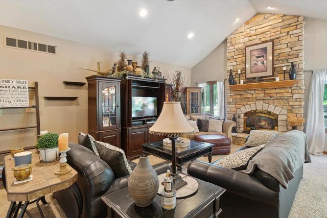 N3131 CENTER STREET, Lake Geneva, WI 53147