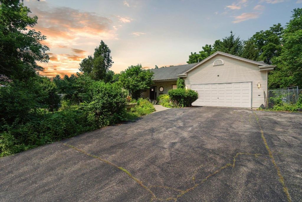 N3131 CENTER STREET, Lake Geneva, WI 53147