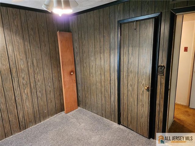 130 Garden Terrace, Edison, NJ 08817